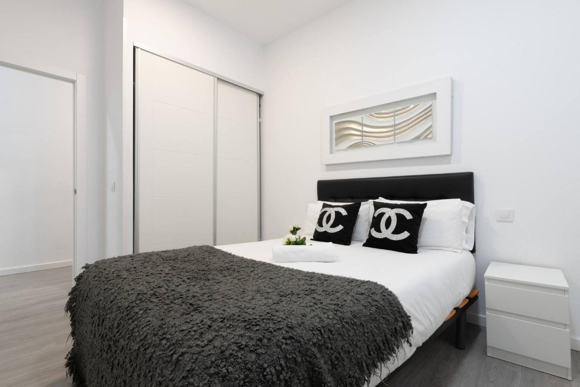 Apartamentos Day Madrid Sol Centro Gran Via ภายนอก รูปภาพ
